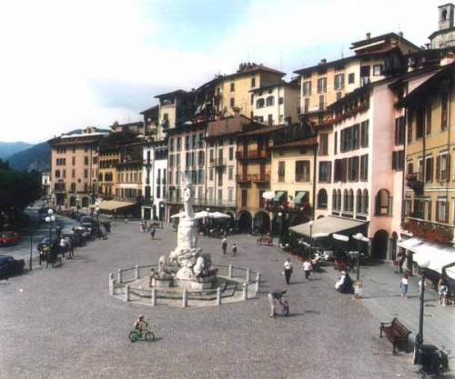 Piazza XIII Martiri