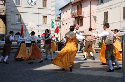 Esibizione del Gruppo Folk a Tavernelle in Umbria