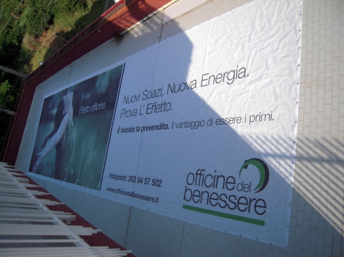 striscione in pvc microforato anti vento