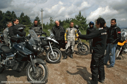 Noleggio Moto e Vespa. Tour guidati in Toscana. Corsi di guida sicura. STRADANOVA