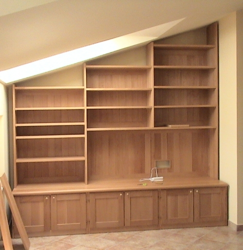 Libreria su misura in Faggio massiccio con finitura a base di olii e cere naturali