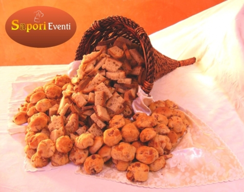 Cornucopia di pane e casatielli