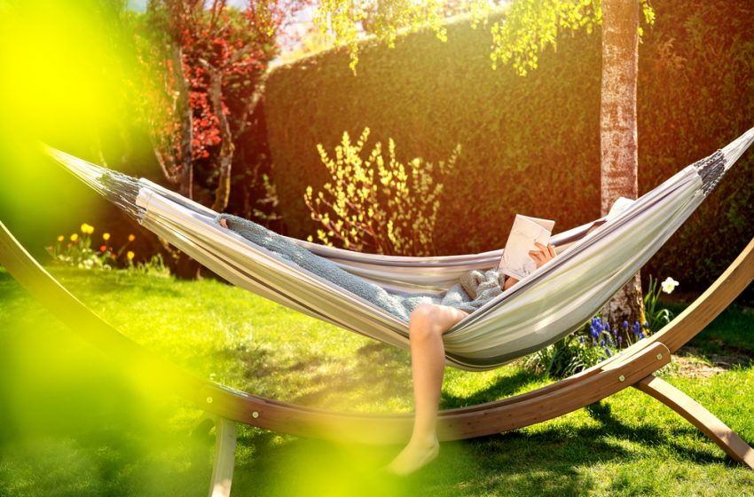  Relax in giardino: il dondolo, la sedia sospesa, l’amaca e le altre soluzioni di Milani Home